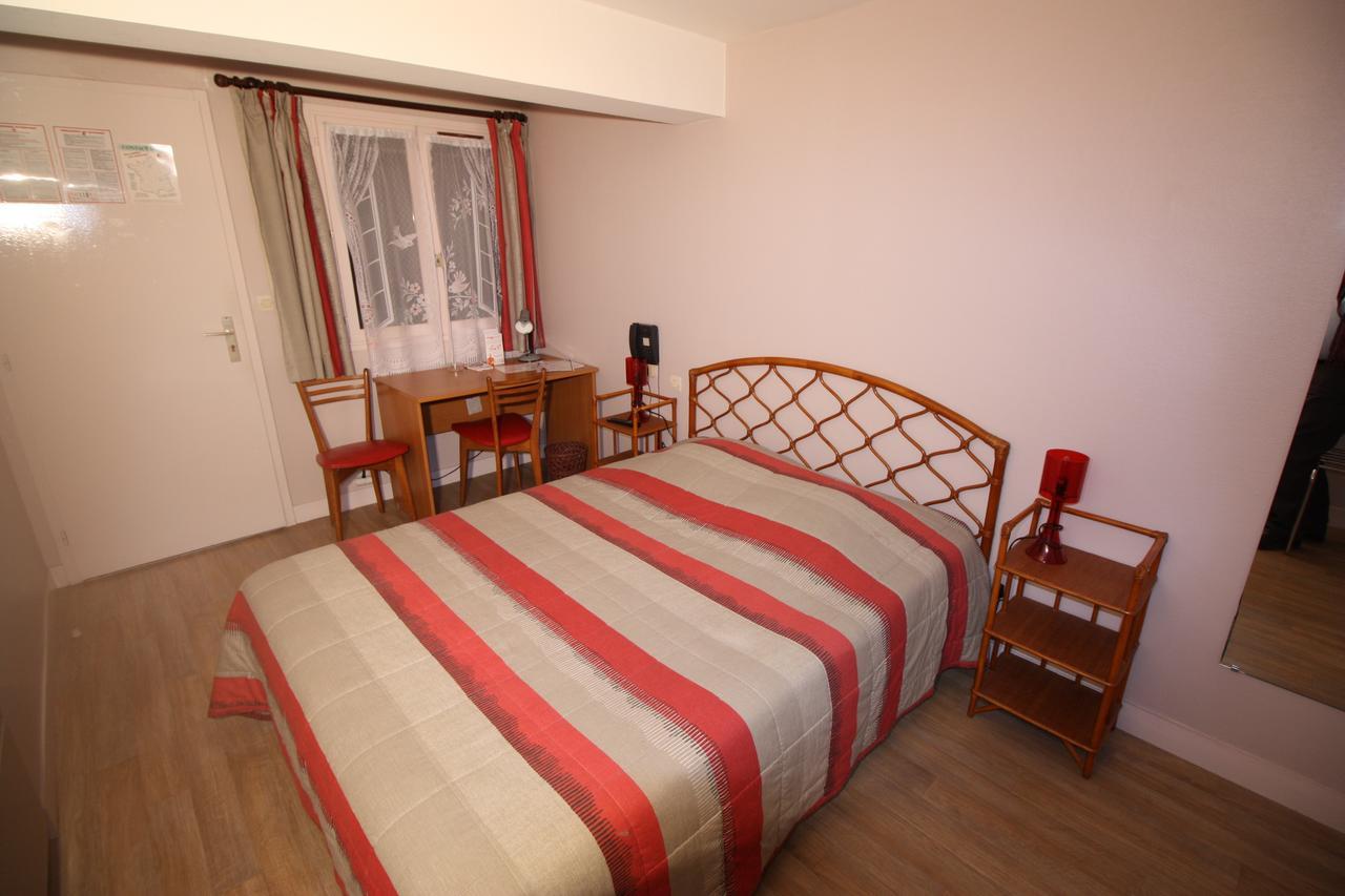 Hotel Les Deux Sapins Cailly-sur-Eure Δωμάτιο φωτογραφία