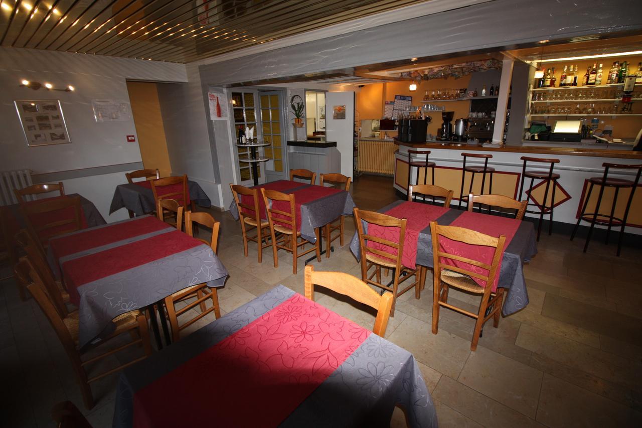 Hotel Les Deux Sapins Cailly-sur-Eure Εξωτερικό φωτογραφία