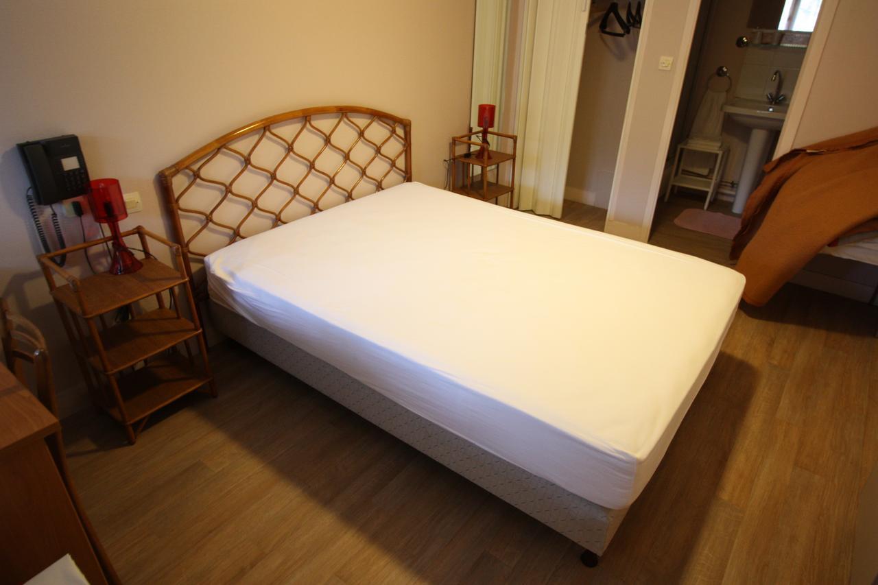Hotel Les Deux Sapins Cailly-sur-Eure Δωμάτιο φωτογραφία