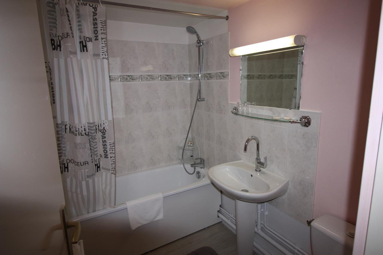 Hotel Les Deux Sapins Cailly-sur-Eure Εξωτερικό φωτογραφία